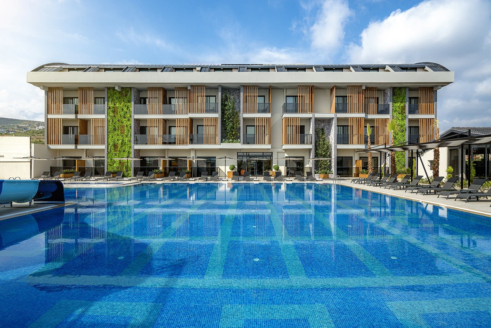 gerçekten denize sıfır olması ve sahili