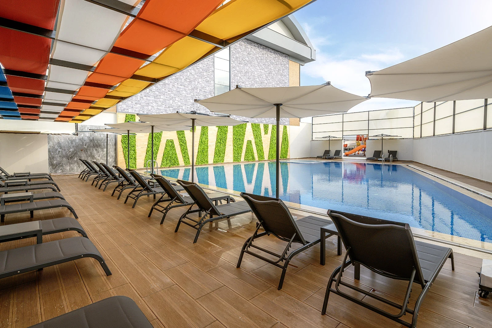 gerçekten denize sıfır olması ve sahili