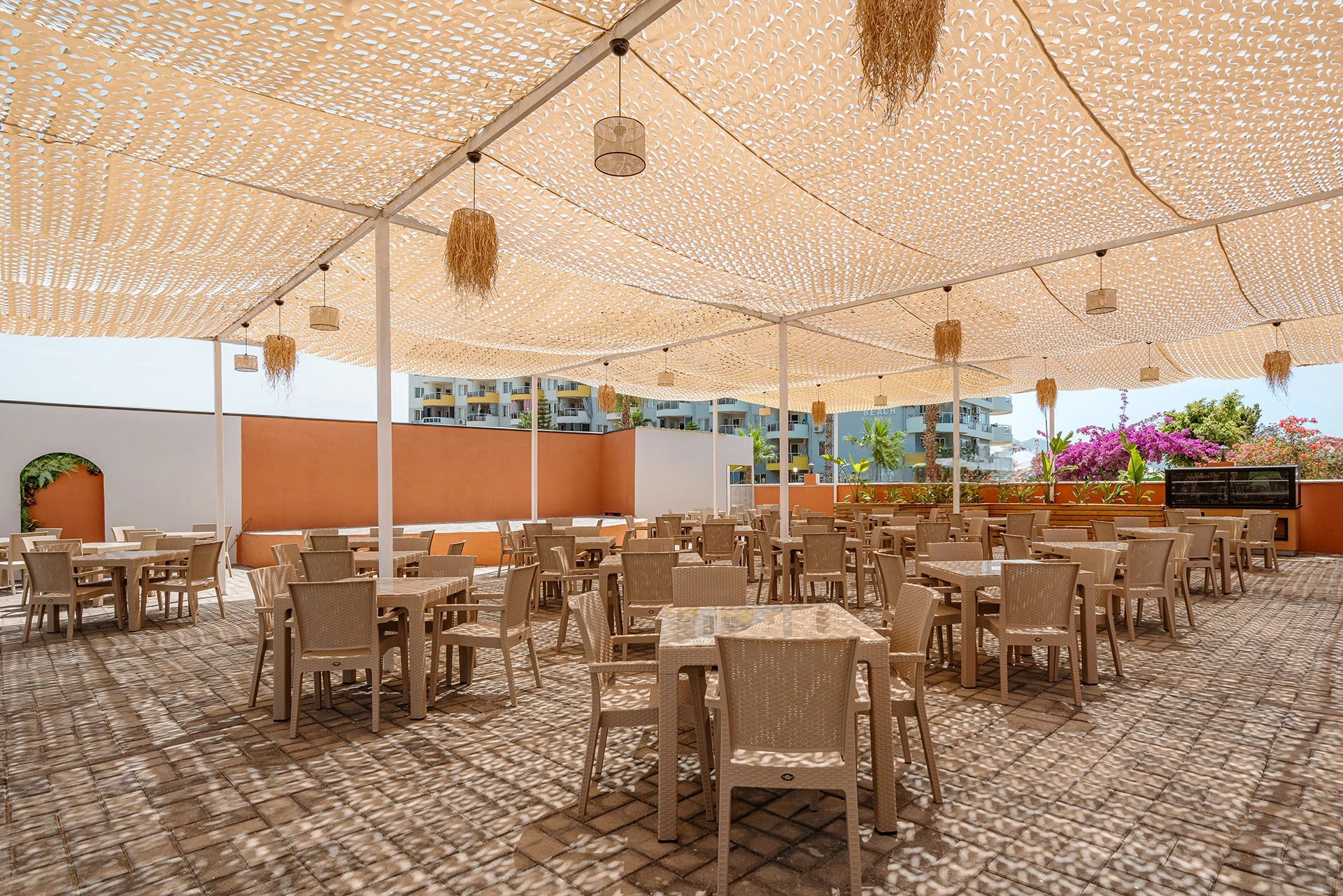 gerçekten denize sıfır olması ve sahili