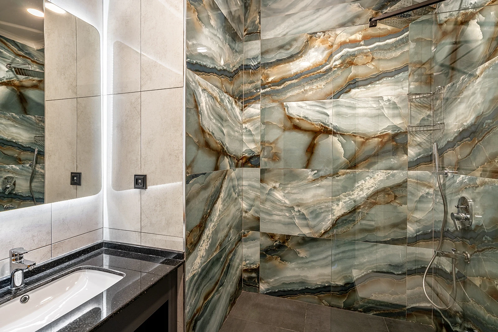 jakuzili-deniz-manzarali-oda-40